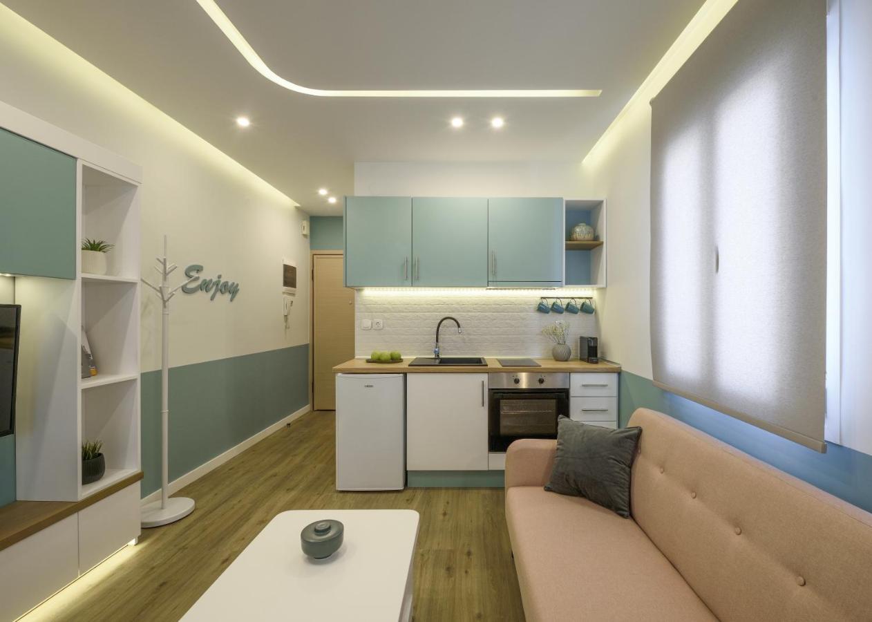 Τhe Half Root Suite In The Heart Of City Center Thessaloníki Ngoại thất bức ảnh