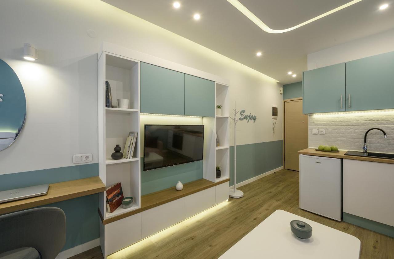 Τhe Half Root Suite In The Heart Of City Center Thessaloníki Ngoại thất bức ảnh